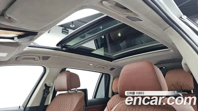 BMW X7 2021 — ფოტო 14/20