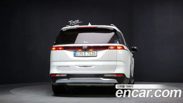 Kia Carnival 2021 — Фото 4/20