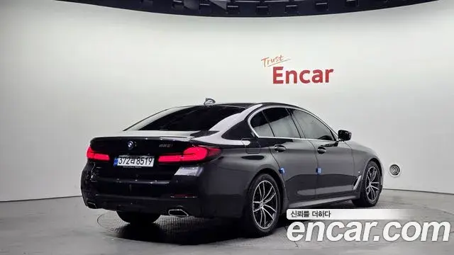 BMW 5 Series 2022 — Şəkil 10/20