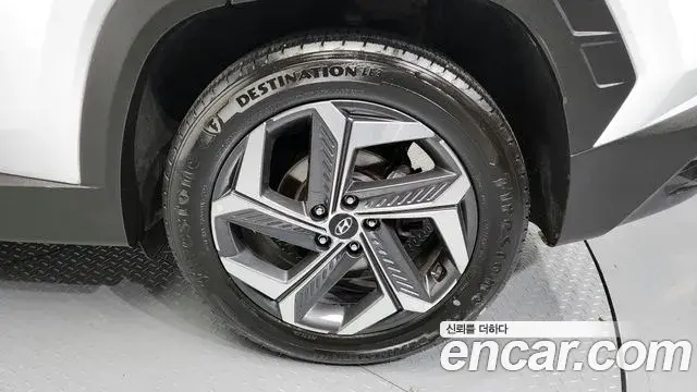 Hyundai Tucson Hybrid 2022 — ფოტო 16/20