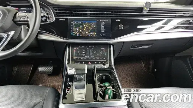 Audi Q8 2021 — Photo 1/20