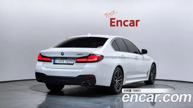 BMW 5 Series 2022 — ფოტო 8/19