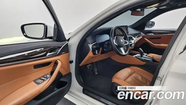 BMW 5 Series 2022 — ფოტო 19/19
