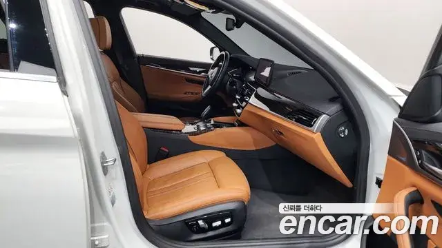 BMW 5 Series 2022 — ფოტო 12/19