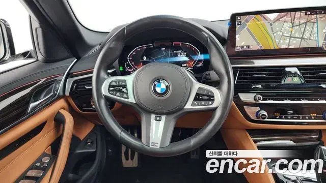 BMW 5 Series 2022 — ფოტო 13/19