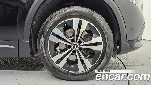 Mercedes-Benz GLA-Class 2021 — ფოტო 15/20