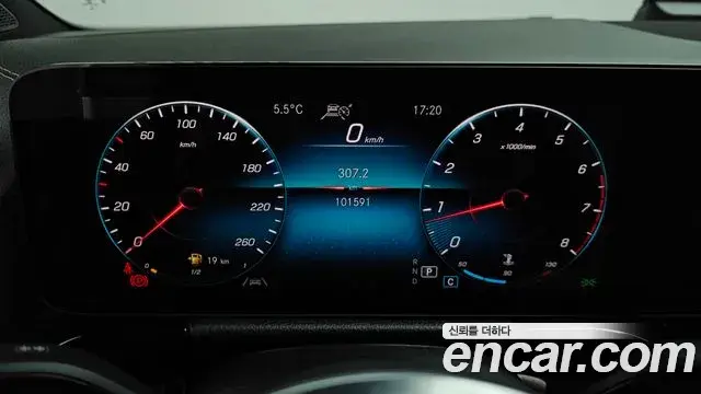 Mercedes-Benz GLA-Class 2021 — ფოტო 8/20