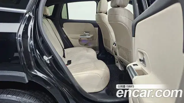Mercedes-Benz GLA-Class 2021 — ფოტო 17/20