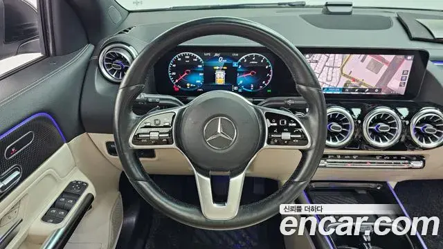 Mercedes-Benz GLA-Class 2021 — ფოტო 14/20