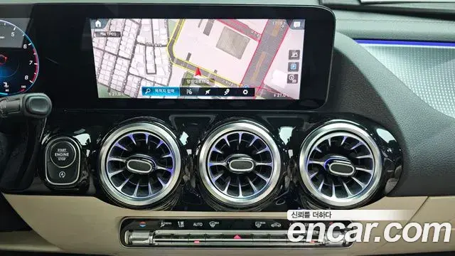 Mercedes-Benz GLA-Class 2021 — ფოტო 10/20