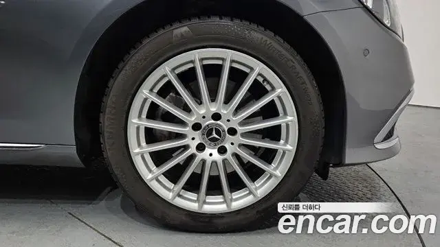 Mercedes-Benz E-Class 2021 — Şəkil 17/20