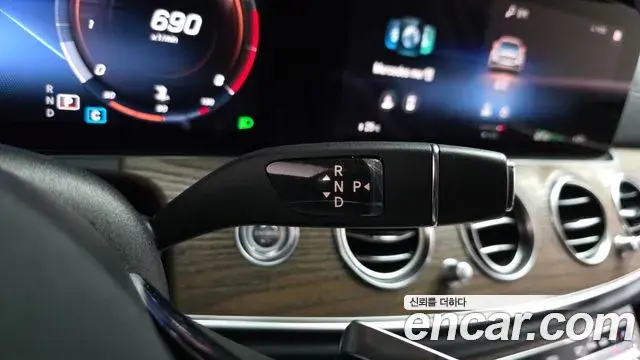 Mercedes-Benz E-Class 2021 — Şəkil 19/20