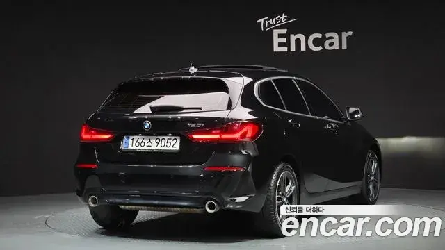 BMW 1 Series 2022 — ფოტო 13/20