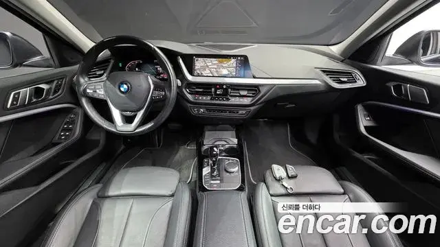 BMW 1 Series 2022 — ფოტო 8/20