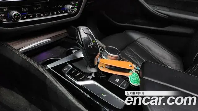 BMW 5 Series 2019 — Photo 14/20