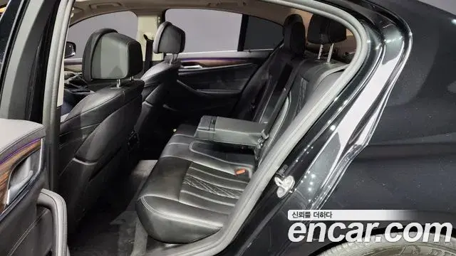 BMW 5 Series 2019 — Photo 10/20