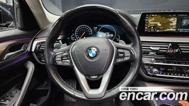 BMW 5 Series 2019 — Photo 19/20