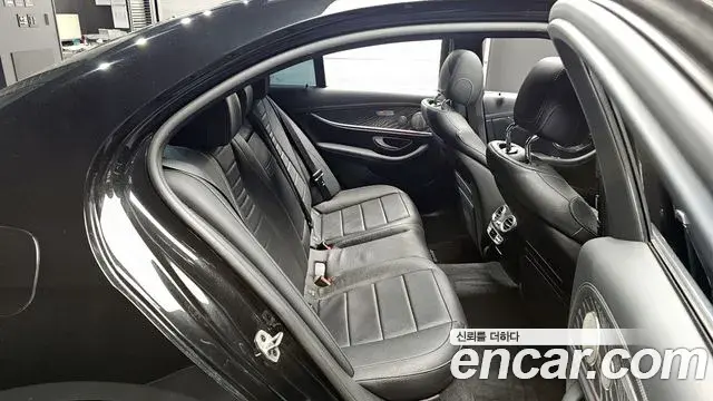 Mercedes-Benz E-Class 2022 — Фото 11/20
