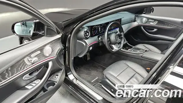 Mercedes-Benz E-Class 2022 — Фото 12/20