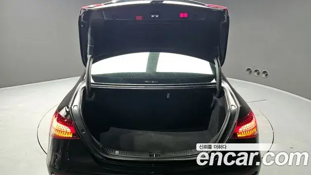 Mercedes-Benz E-Class 2022 — Фото 20/20
