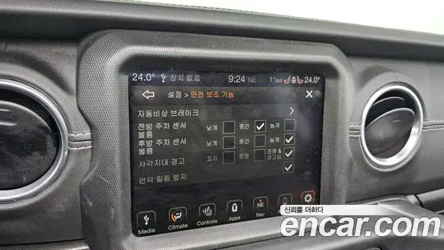Jeep Wrangler 2022 — Фото 16/20