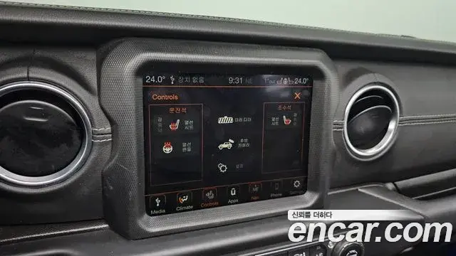 Jeep Wrangler 2022 — Фото 17/20