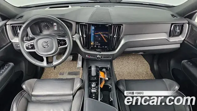 Volvo XC60 2020 — Фото 6/20