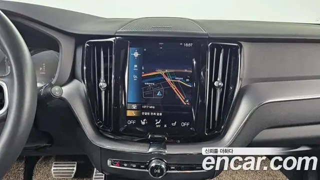 Volvo XC60 2020 — Фото 13/20