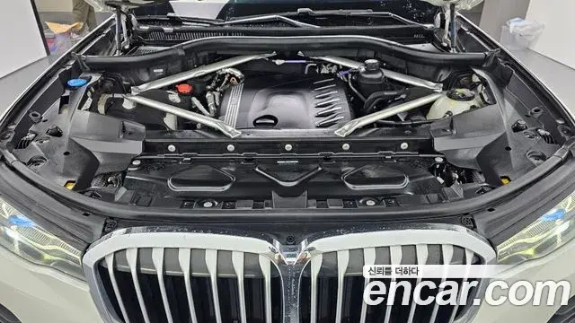 BMW X7 2021 — ფოტო 16/20