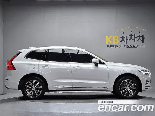 Volvo XC60 2021 — Фото 6/20