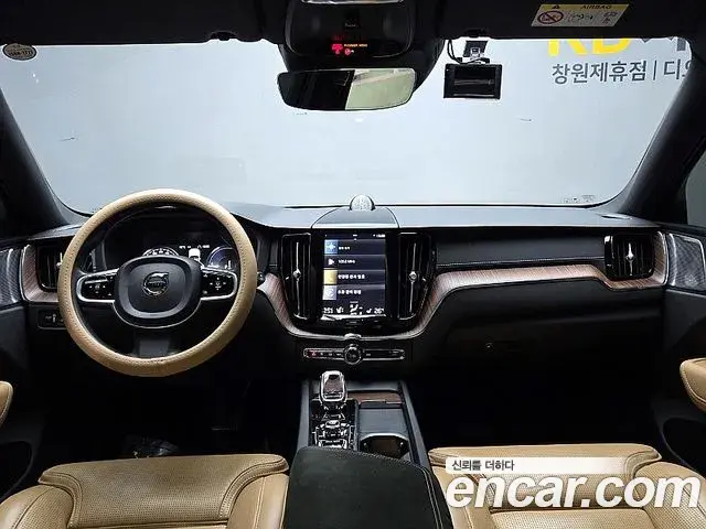 Volvo XC60 2021 — Фото 9/20