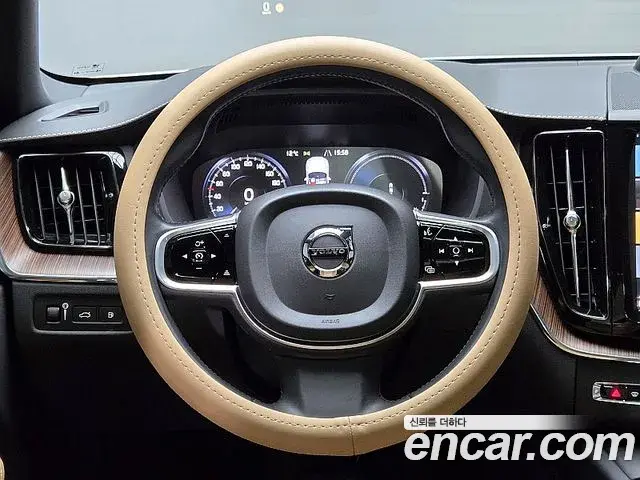 Volvo XC60 2021 — Фото 11/20