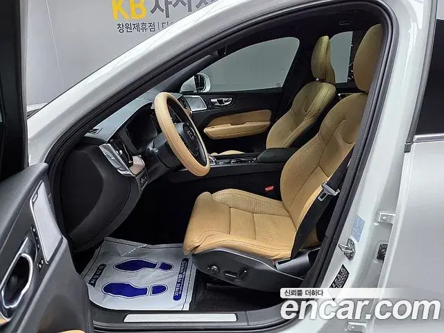 Volvo XC60 2021 — Фото 12/20