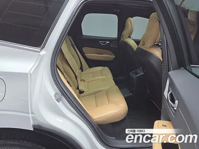 Volvo XC60 2021 — Фото 15/20
