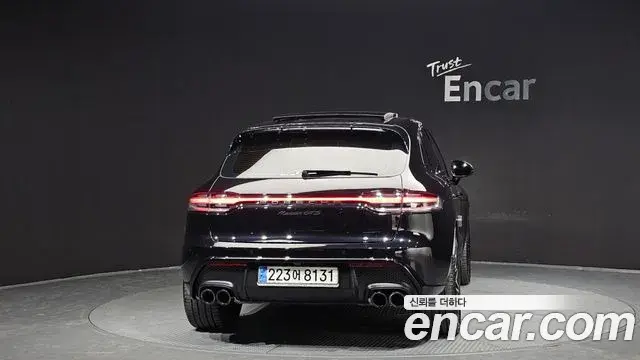 Porsche Macan 2023 — Фото 3/20