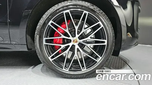 Porsche Macan 2023 — Фото 4/20