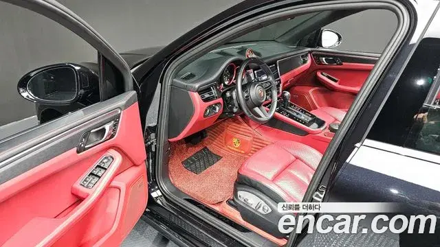 Porsche Macan 2023 — Фото 9/20