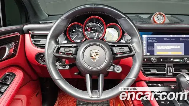 Porsche Macan 2023 — Фото 14/20