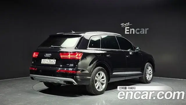 Audi Q7 2019 — Фото 2/20