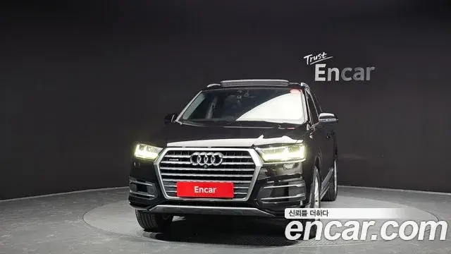 Audi Q7 2019 — Фото 3/20