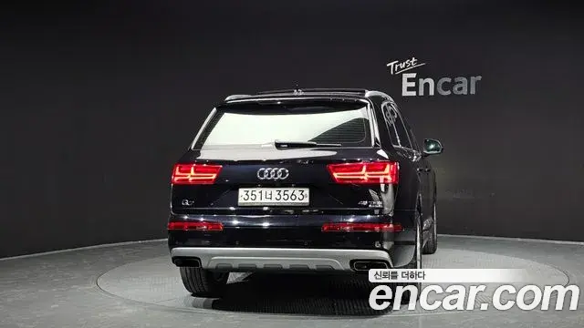 Audi Q7 2019 — Фото 4/20