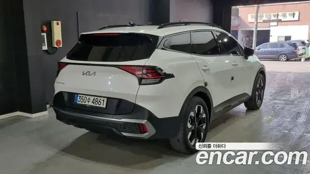 Kia Sportage 2021 — Фото 2/18