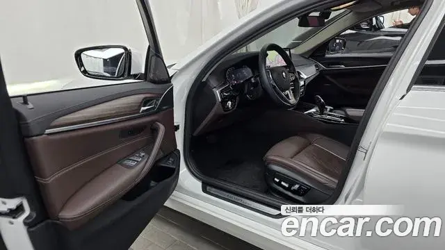 BMW 5 Series 2023 — Şəkil 19/20