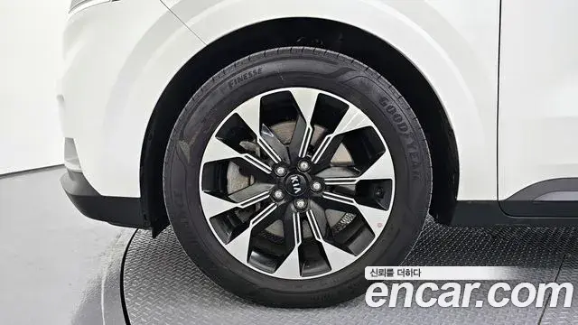 Kia Carnival 2020 — Фото 5/20