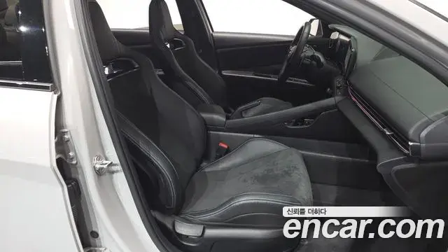Hyundai The New Avante Hybrid 2021 — Photo 19/20