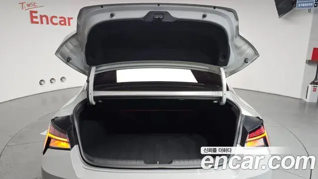 Hyundai The New Avante Hybrid 2021 — Photo 20/20