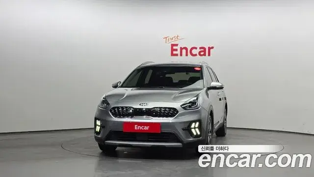 Kia Niro 2019 — ფოტო 15/20
