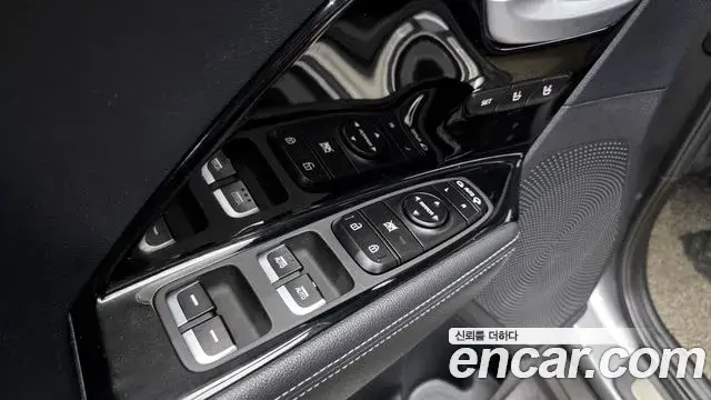 Kia Niro 2019 — ფოტო 12/20