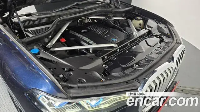 BMW X7 2022 — ფოტო 18/20