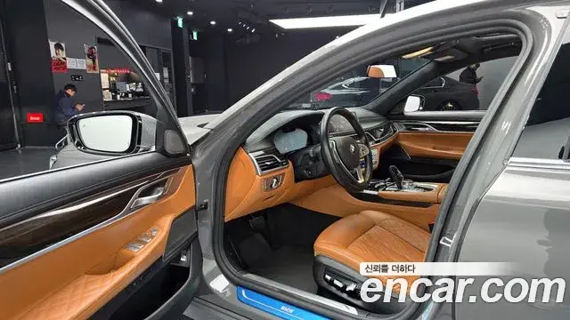 BMW 7 Series 2021 — ფოტო 19/20